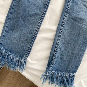 FREE PEOPLE FRAYED HEM JEANS!